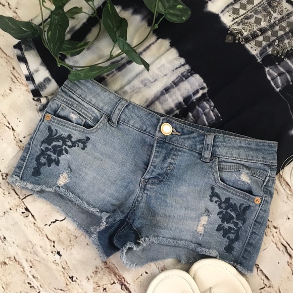 Pantalon Bouclé Blanc À Taille Basse Et Coupe Droite | Ensembles | PLT FR